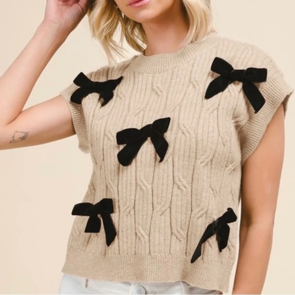 NWT So Me Oatmeal Cable Knit Sweater with bows Large - Picture 1 of 5